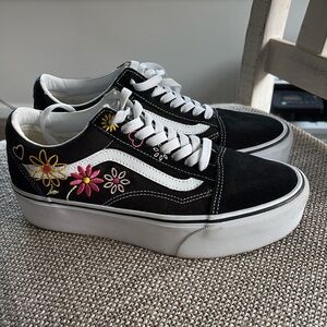 Vans 9.5 Old Skool Stackform Floral Embroidery Black White Platform Sneakers